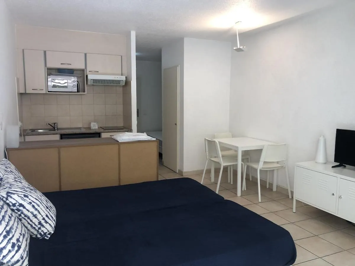 Apartment Studio Climatise 2/3 Pers, Proche Plage & Centre-Ville, Wifi Gratuit, Parking & Linge En Option - Fr-1-466A-44 Saint-Raphael  France
